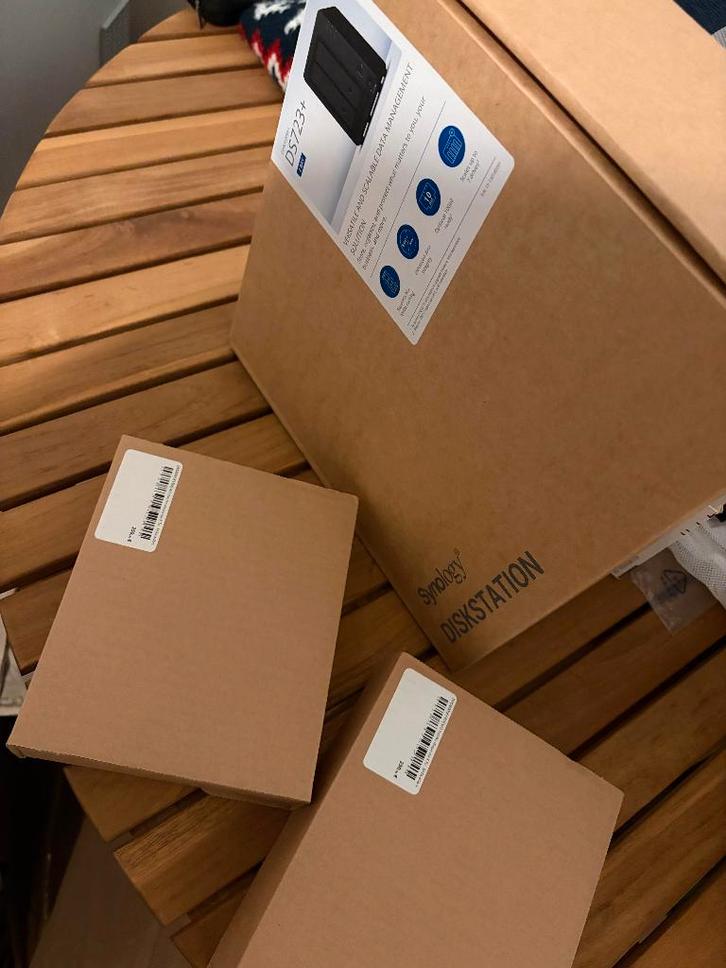 NAS Synology DS723+  et 2x WD Red Pro 8To WD8005FFBX NEUFS, Computers en Software, NAS, Nieuw, Ophalen