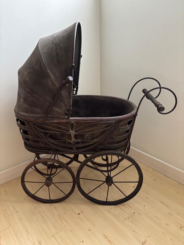 ANTIEKE POPPENWAGEN VICTORIAANSE STIJL, Enlèvement