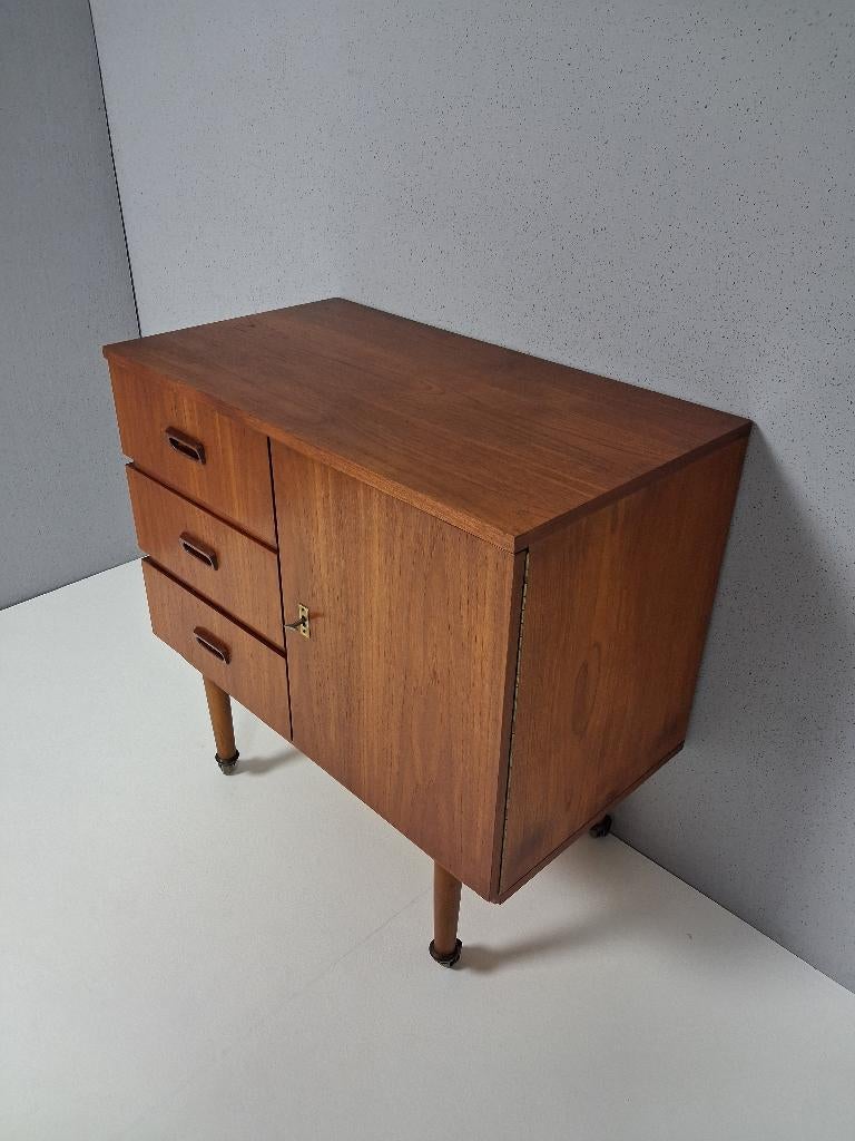 Deens Vintage Kastje op Wieltjes, Ophalen, Gebruikt, Met deur(en), 50 tot 100 cm