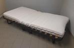 Logeerbed op wieltjes + matras 90x200 | Opklapbaar | €30, Ophalen, Eenpersoons, Zo goed als nieuw, Matras