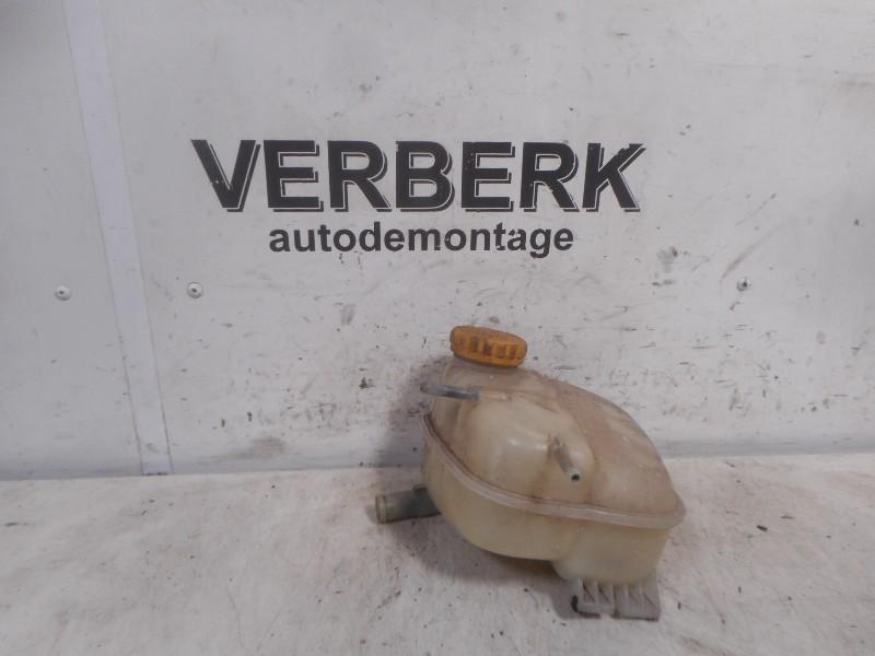 KOELVLOEISTOF RESERVOIR Astra G Caravan (F35) (90530689), Gebruikt, Opel