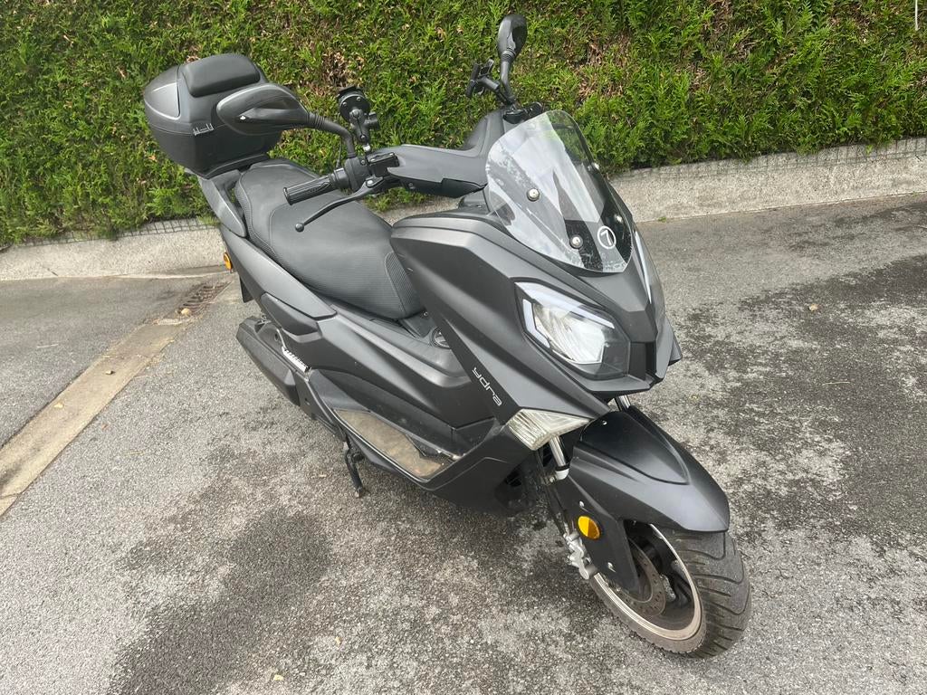 Seven Ydra 125cc 100 % ÉLECTRIQUE, Motos, Scooter, Permis Moto A1 minimum, Particulier, Éclairage LED