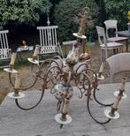 Prachtige grote kroonluchter met porselein, Enlèvement, Utilisé, Métal, Landelijk