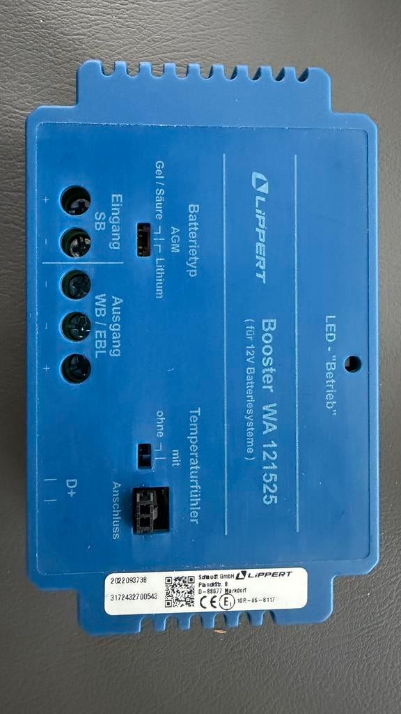 Chargeur 12 volt Lippert Booster WA 121525, Caravanes & Camping, Camping-car Accessoires, Comme neuf, Enlèvement ou Envoi