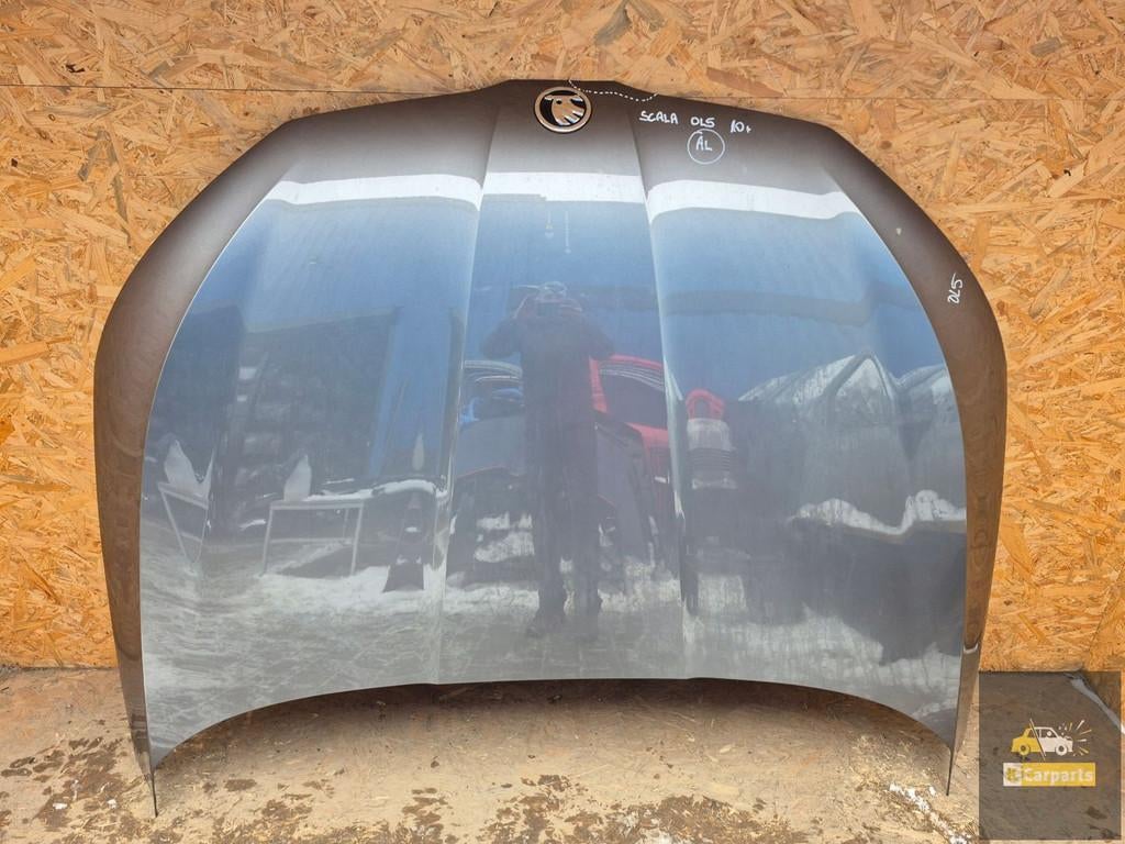 Capot de moto Skoda Scala, Infoline@skoda-auto.cz, Tr. Vaclava Klementa 869
293 01  Mlada Boleslav, CZ, Utilisé, Skoda