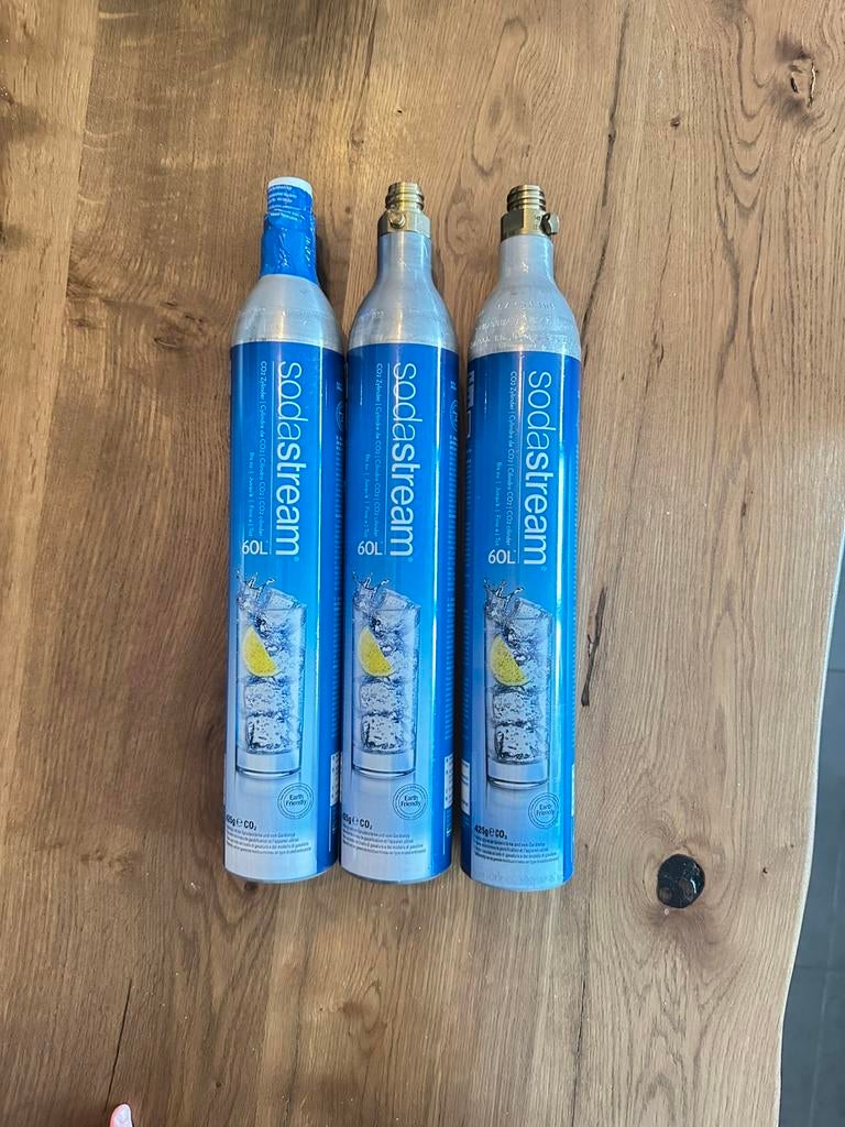 1 volle en 2 lege sodastreamcilinders, Electroménager, Machines à eau pétillante, Enlèvement, Neuf