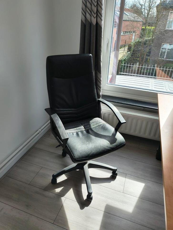 (groot) Bureau + stoel + kast, Huis en Inrichting, Bureaus, Bureau, Ophalen