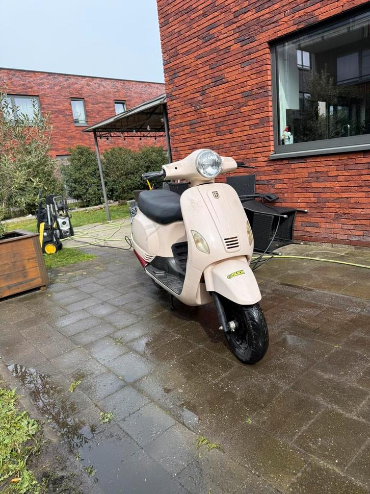 Trottinette classe A, Vélos & Vélomoteurs, Scooters | Piaggio, Comme neuf, Classe A (25 km/h), Essence, Enlèvement