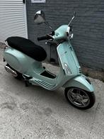 Bijna nieuwe Vespa Primavera 50cc – 1000 km – Mintgroen, Fietsen en Brommers, Scooters | Vespa, Ophalen