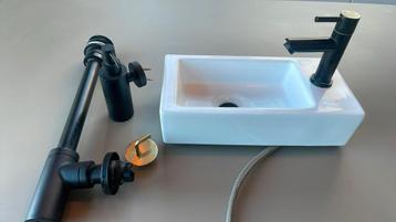 Wastafel gastentoilet set beschikbaar voor biedingen