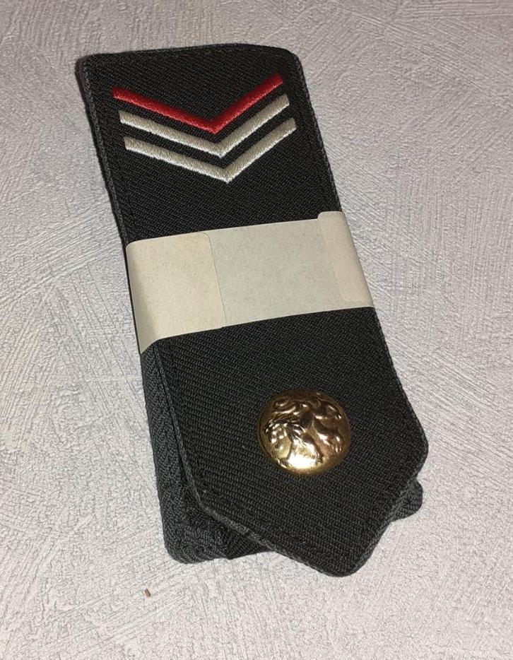 Militaria schoudergraden service dress korporaal chef, Verzamelen, Militaria | Algemeen, Overige soorten, Embleem of Badge, Verzenden