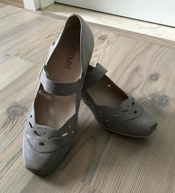 Grijze lederen pumps van VERHULST uitneembare zool (mt 39), Gris, Verhulst, Comme neuf, Chaussures basses