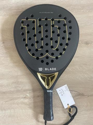 Wilson Blade Pro V2 Gold beschikbaar voor biedingen