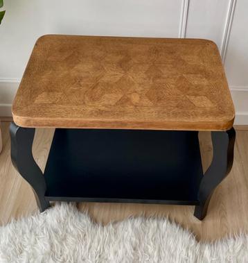 Bijzettafel of kleine salon tafel  beschikbaar voor biedingen