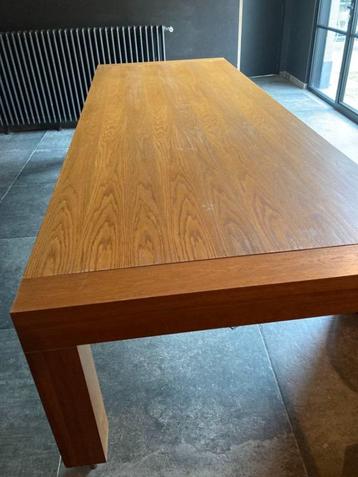 Tafel op wielen volledig van het merk Unico  beschikbaar voor biedingen