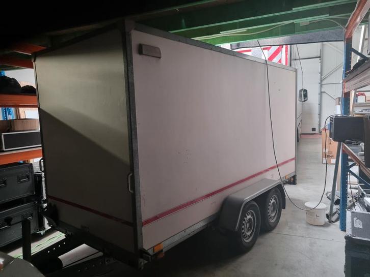 Geremde geïsoleerde bakwagen op Q plaat, Autos : Divers, Remorques, Enlèvement