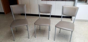 Stoelen beschikbaar voor biedingen