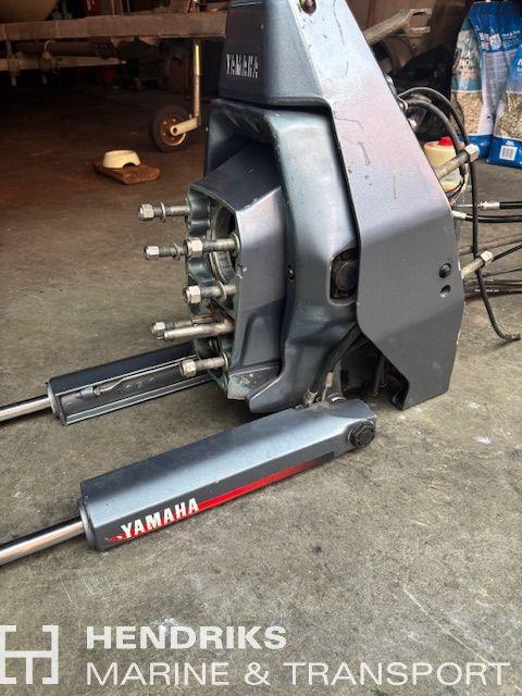 Yamaha Transom compleet met trimpomp, Watersport en Boten, Buiten- en Binnenboordmotoren, Gebruikt