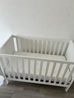 Lit bébé avec matelas Super bien entretenu., Comme neuf, Enlèvement