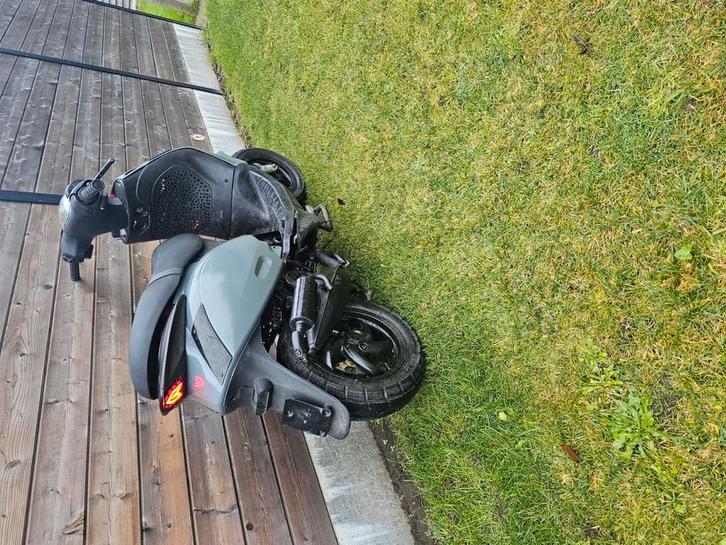 Zip 70cc, Fietsen en Brommers, Scooters | Piaggio, Zo goed als nieuw, Zip, Klasse A (25 km/u), Tweetakt, Ophalen