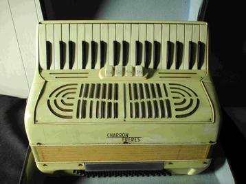 Accordeon Charron Frères  disponible aux enchères