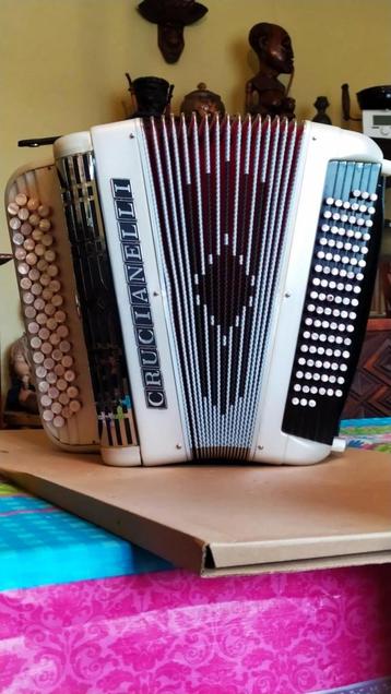 Accordeon Crucianelli, Musique & Instruments, Autres marques, Avec valise, Enlèvement, Utilisé