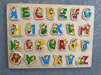 Groot houten bord met de letters van het alfabet., Ophalen, Zo goed als nieuw