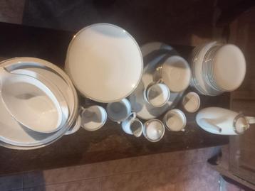 Lot service vaisselle à vendre Urgent! beschikbaar voor biedingen