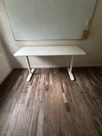 Bekant bureau IKEA 140cm/60cm, Huis en Inrichting, Bureaus, Ophalen, In hoogte verstelbaar, Zo goed als nieuw, Bureau