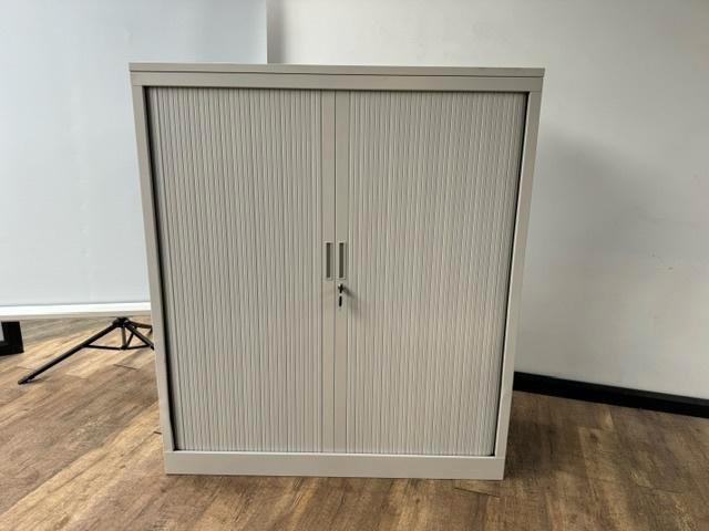 Roldeurkast licht grijs met top blad, Maison & Meubles, Accessoires pour la Maison | Étagères murales & Rayons de bibliothèque