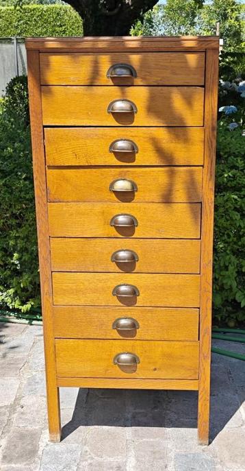 Vintage houten ladekast met 9 lades beschikbaar voor biedingen