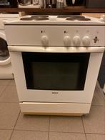 Fornuis met oven Bosch in goede staat (1 knop is eraf), Elektrisch, 4 kookzones, Vrijstaand, Gebruikt