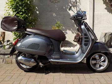 Vespa GTS 125 i touring als nieuw  beschikbaar voor biedingen