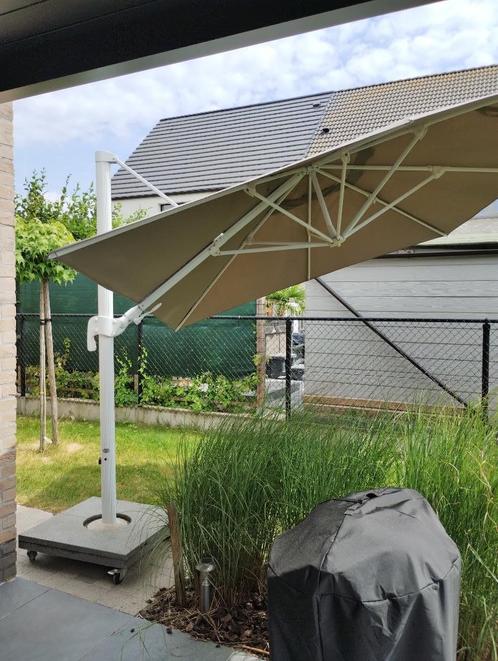 Grote zweef parasol 3x3.5m, Tuin en Terras, Parasols, Gebruikt, Zweefparasol, 3 tot 4 meter, Kantelbaar, Ophalen