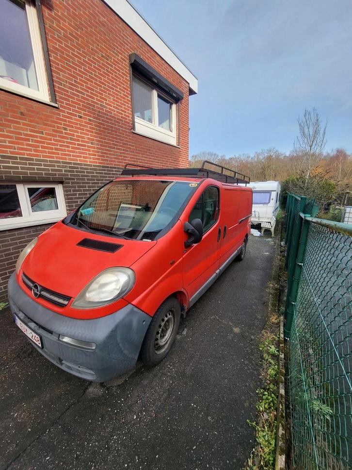 Opel Vivaro, Autos, Camionnettes & Utilitaires, Particulier, Opel, Diesel, Euro 4, 5 portes, Boîte manuelle, Rouge, Gris, Cuir et Tissu