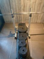 Bench press met stang en 2 halters, Sport en Fitness, Fitnessapparatuur, Ophalen of Verzenden, Gebruikt, Borst, Krachtstation