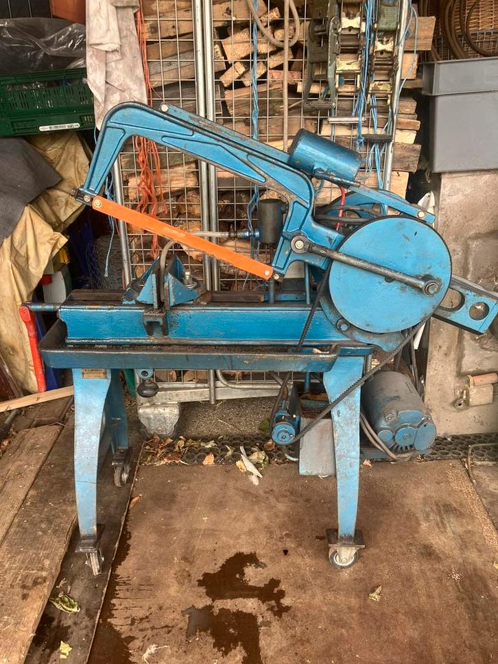 Beugelzaag metaal bewo met koelpomp, Doe-het-zelf en Bouw, Gereedschap | Zaagmachines, Gebruikt, Overige typen, 600 tot 1200 watt