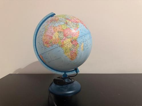 Wereldbol met lichtje, Huis en Inrichting, Woonaccessoires | Wereldbollen, Zo goed als nieuw, Verlicht, Ophalen