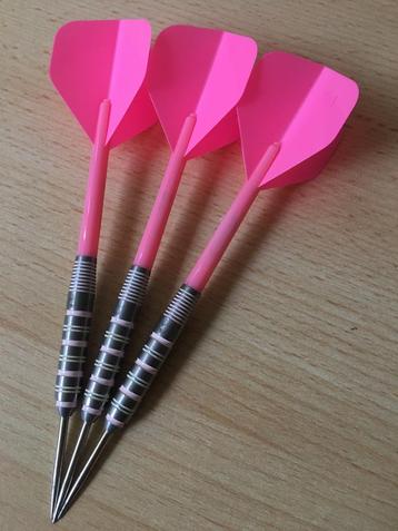 Winmau Wild Roses darts 24 gram beschikbaar voor biedingen