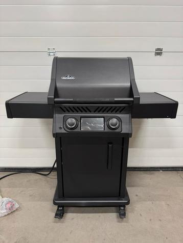 Napoleon Rogue EQ 365 elektrische BBQ nieuw beschikbaar voor biedingen