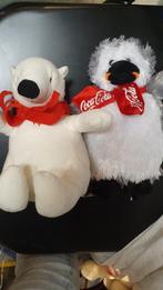 Een teddybeer en een coca-cola-pinguïn