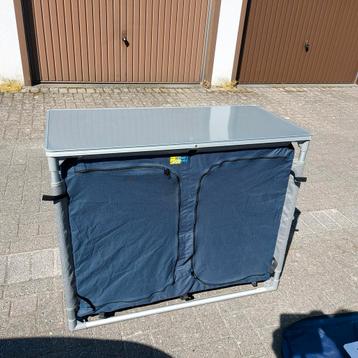 Kookeiland beschikbaar voor biedingen