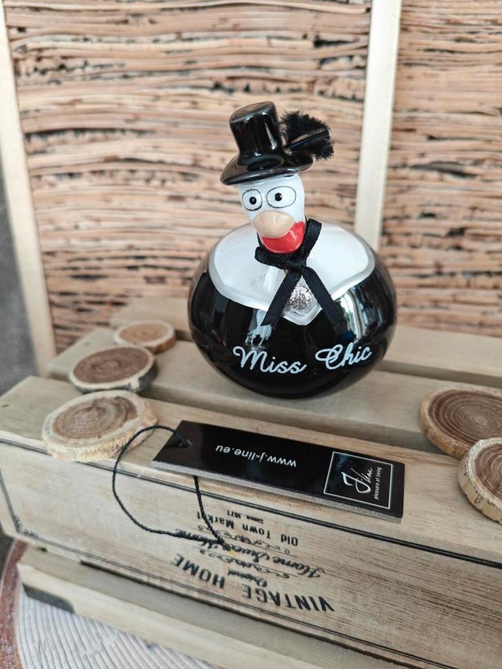 J Line - Petite Poule Miss Chic Céramique, Maison & Meubles, Accessoires pour la Maison | Autre, Enlèvement ou Envoi