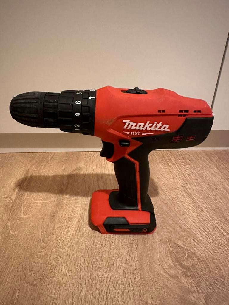 Makita M8301D zonder batterij Enkel body, Ophalen, Zo goed als nieuw