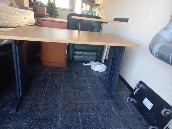 bureau MEWAF. DRINGRND WEG, Huis en Inrichting, Bureaus, Gebruikt, Bureau, In hoogte verstelbaar, Ophalen