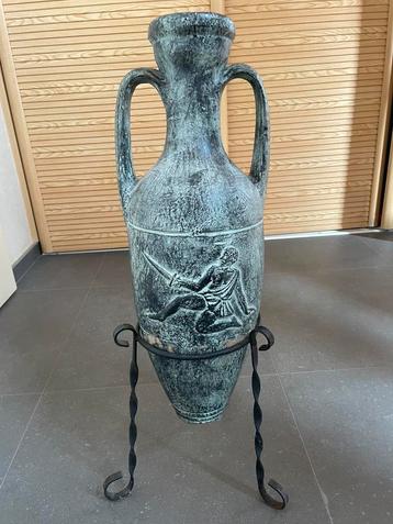 Vase céramique sur pieds style greco/romain. 90 cm haut, Enlèvement ou Envoi, Vert, Pierre, 75 cm ou plus