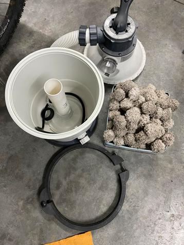 Intex zandfilter met Flowclear wasbare bolletjes beschikbaar voor biedingen