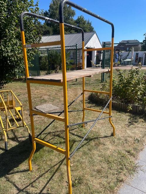 Stelling met 2 wieltjes voor vlotte verplaatsing., Doe-het-zelf en Bouw, Steigers, Gebruikt, Rolsteiger of Kamersteiger, Minder dan 2 meter