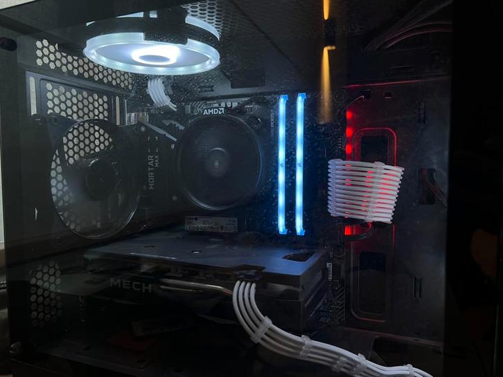 Gaming PC + 1 monitor + accessoires, Computers en Software, Desktop Pc's, Zo goed als nieuw, 3 tot 4 Ghz, HDD, SSD, 16 GB, Met videokaart
