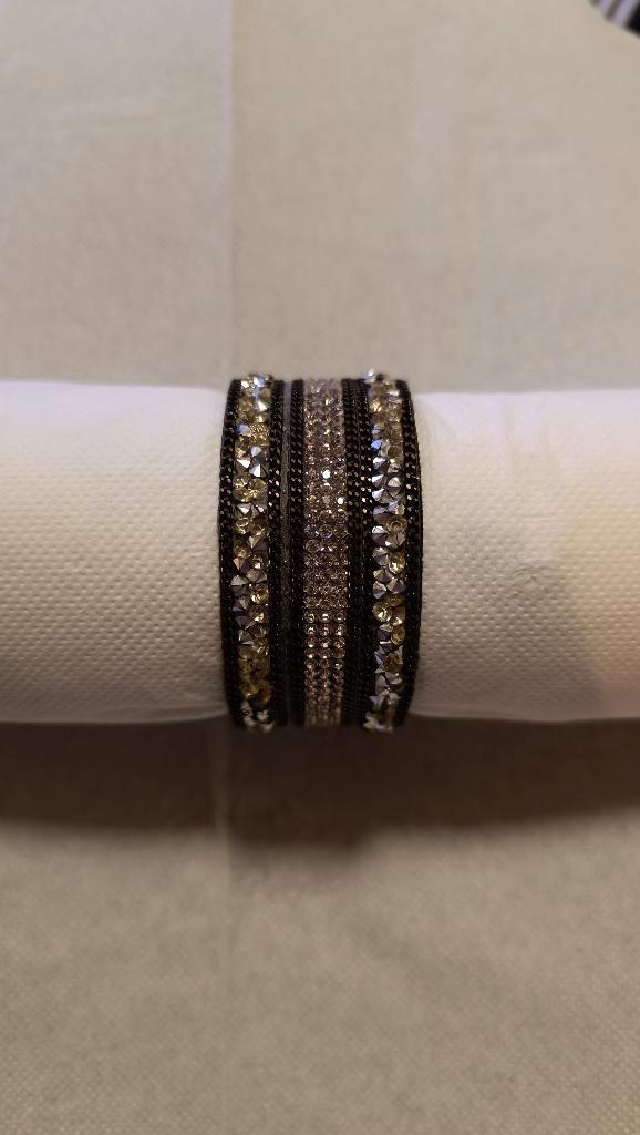 Bracelet strass 19cm de long. 🤩, Bijoux, Sacs & Beauté, Bracelets, Comme neuf, Synthétique ou Plastique, Noir, Avec strass, Enlèvement ou Envoi